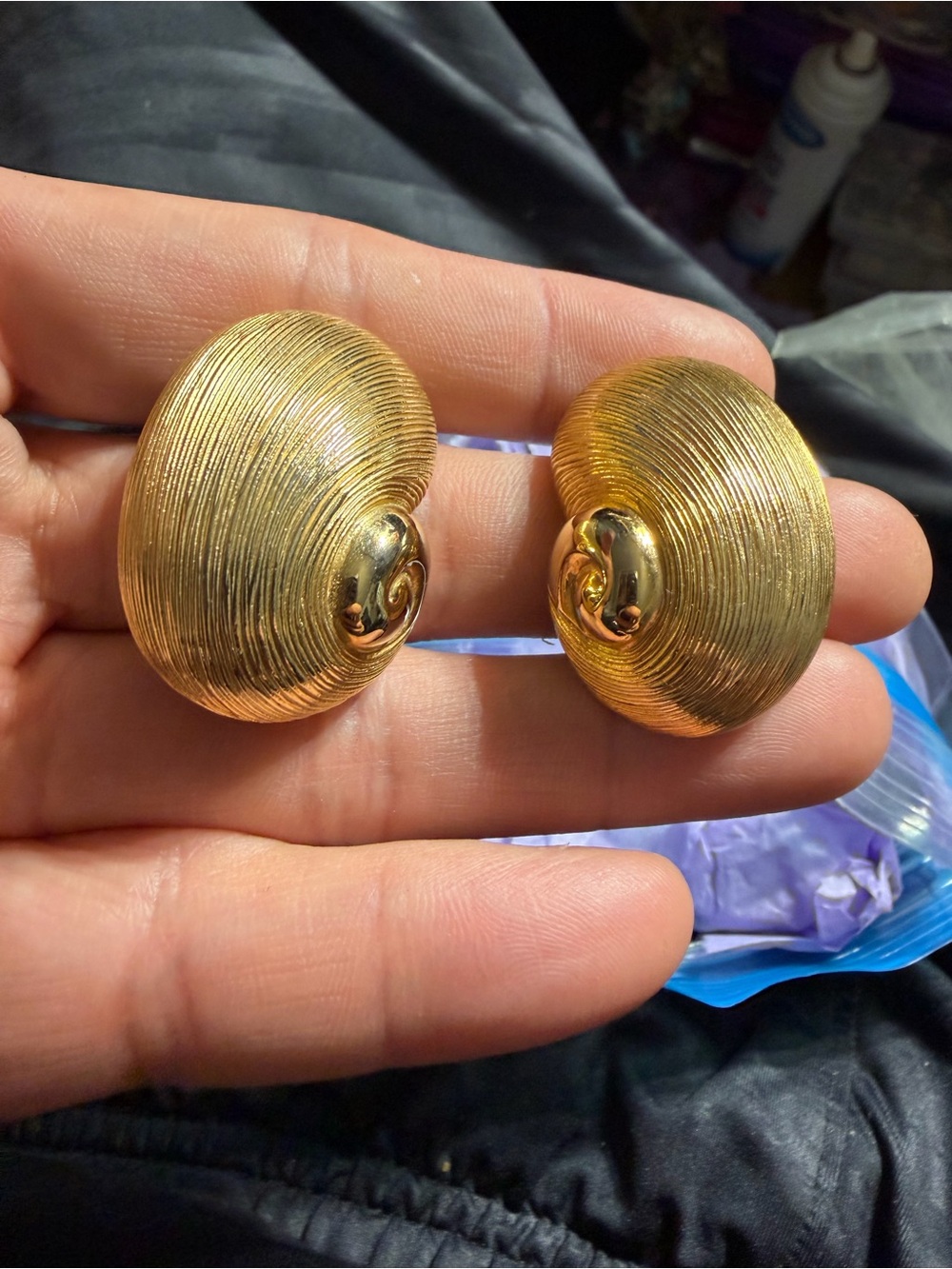 Vintage VALENTINO VG Gold-Tone Textured Seashells Clip-On Earrings